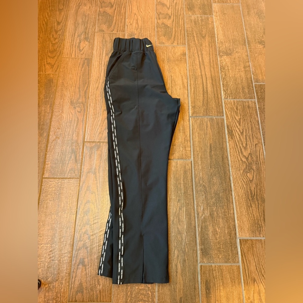 Nike Pro Women’s Woven Black Loose Fit Pants